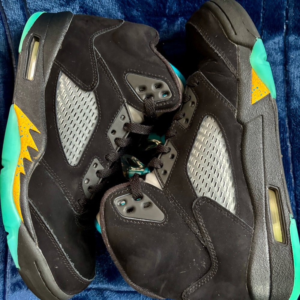 Authentic 8.5 Jordan 5 Retro